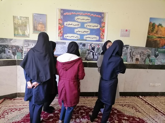 همزمان با هفته بسيج؛ برگزاري کارگاه آموزشي «جهاد تبيين» و نمايشگاه عکس سير خدمتگزار ملت ويژه دختران دانش آموز اسفرايني