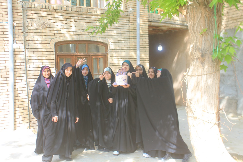 "دختران سرزمين  نور" با نغمه رضوي به استقبال ميلاد اخت الرضا(ع) مي روند