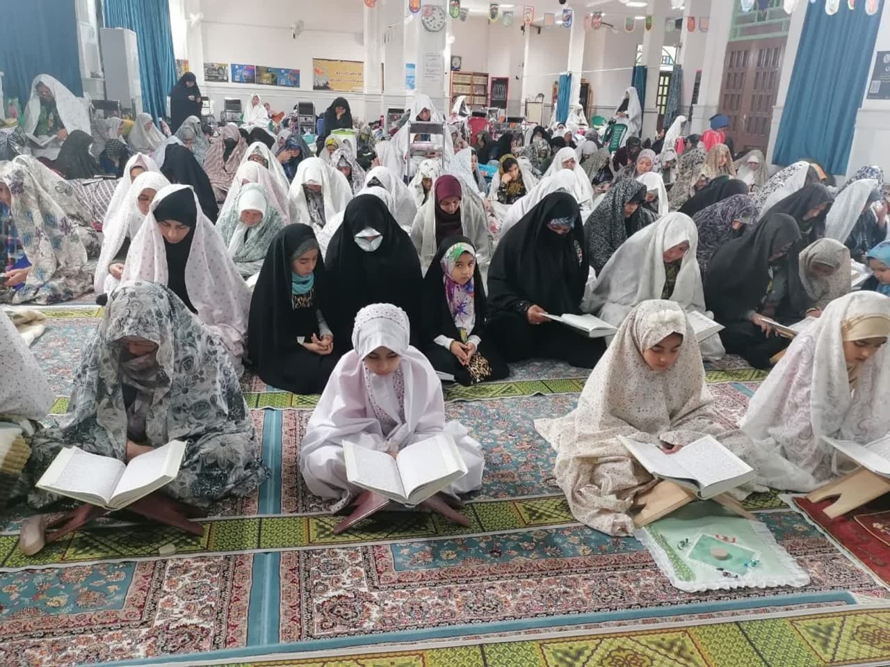 70 دختر دانش آموز معتکف ميهمان اهالي مسجد علي بن ابيطالب (ع) اسفراين شدند
