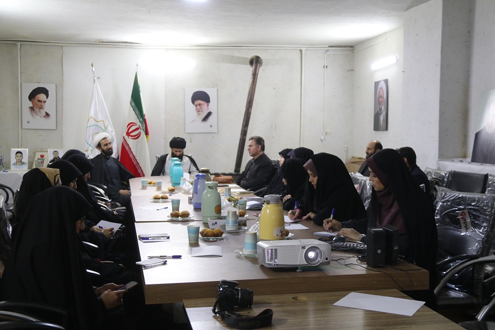 مديران کانون هاي تخصصي خواهران در مساجد خراسان شمالي در نشستي آموزشي گرد هم آمدند