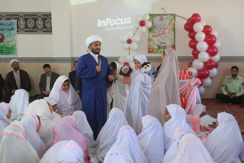 دختران 9 روستا، با همياري اهالي مسجد جاجرم روشني ِعبوديت ِ الهي را جشن گرفتند