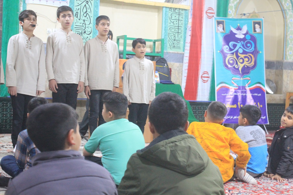بچه هاي مسجد قدس بجنورد جشن بزرگ چهل و پنجمين سالگرد پيروزي انقلاب را برگزار کردند
