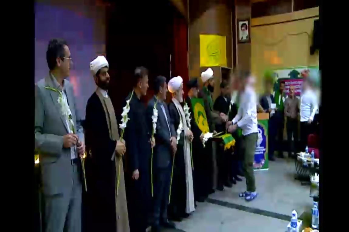 45 مددجو زنداني با بدرقه خدام رضوي به آغوش خانواده بازگشتند