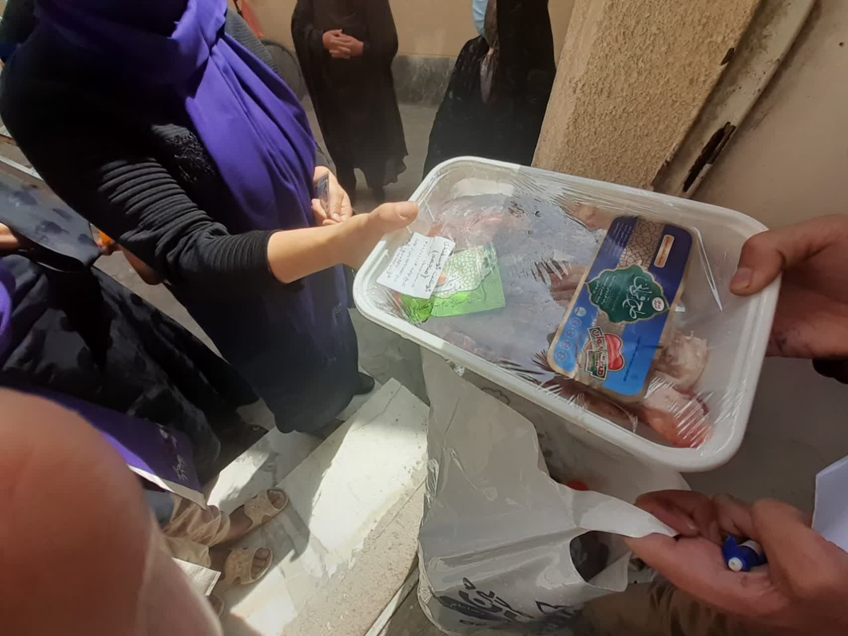 توزيع بسته‌هاي همدلي به مناسبت ماه مبارک رمضان در شهرستان مانه و سملقان
