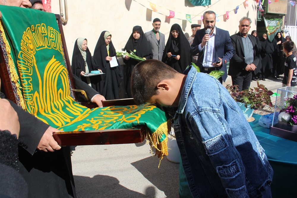 زير سايه خورشيد؛ بوي پيراهن دليلِ راه شد يعقوب را....